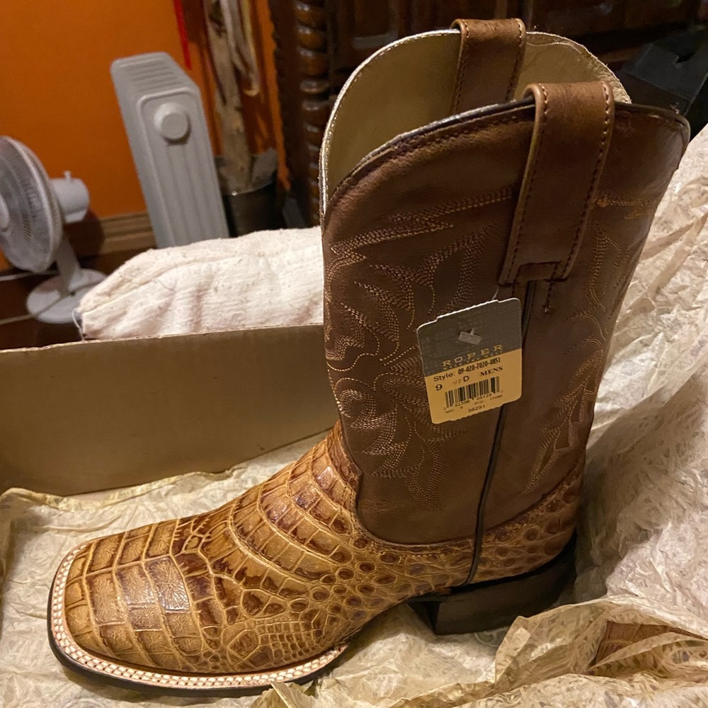 Men’s boots size 9.5
